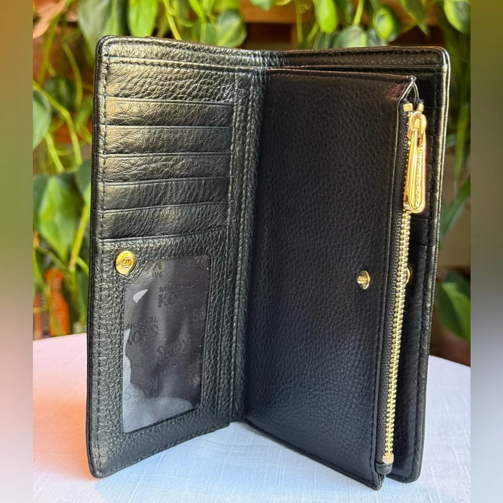 Michael Kors Black Pebbled‎ Leather Credit Card Zipper Pocket Bifold Wallet